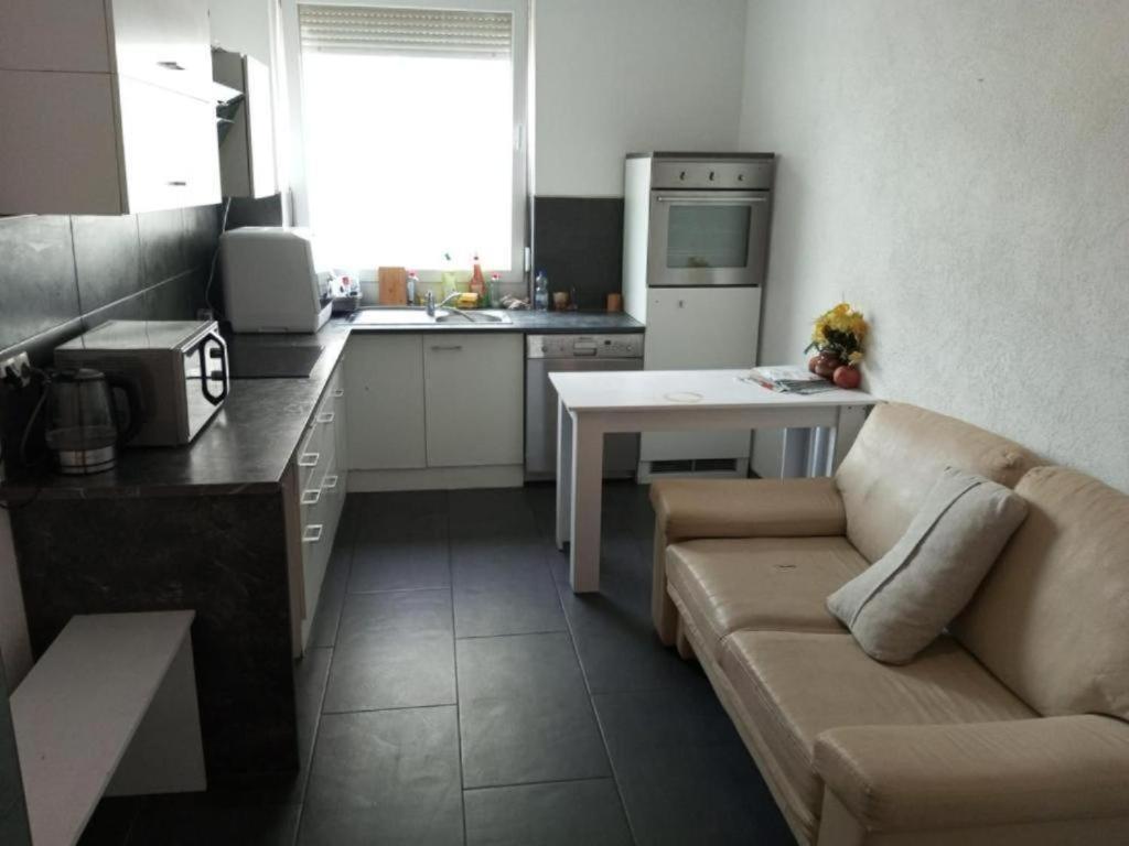 Gemuetliches Lisa Zimmer Mit Gemeinschaftskueche Heilbronn Zentrum エクステリア 写真