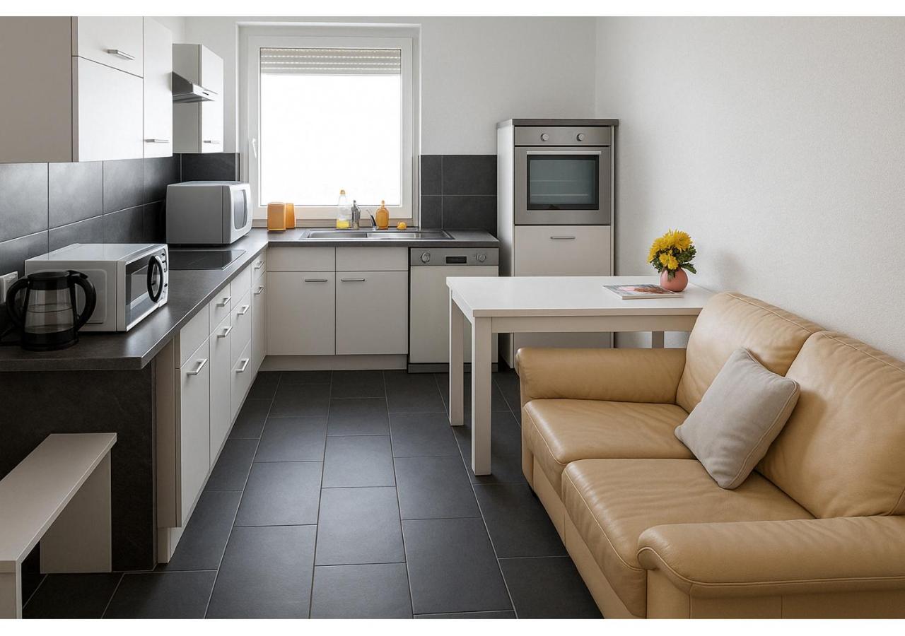 Gemuetliches Lisa Zimmer Mit Gemeinschaftskueche Heilbronn Zentrum エクステリア 写真